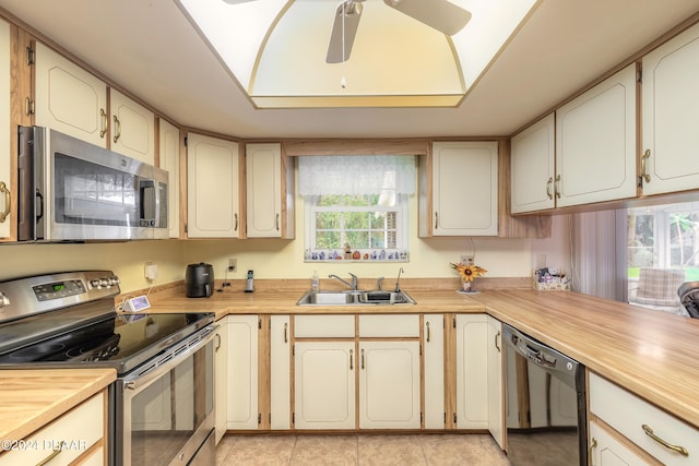 kitchen with ceiling fan, stainless steel appliances, plenty of natural light, and sink