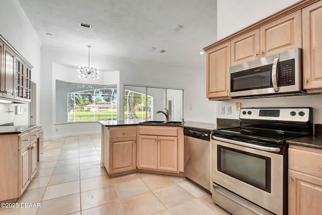 6062 Sabal Crossing Ct, Port Orange, FL 32128 - kitchen with stainless steel appliances, a sink, a peninsula, dark countertops, and light brown cabinets