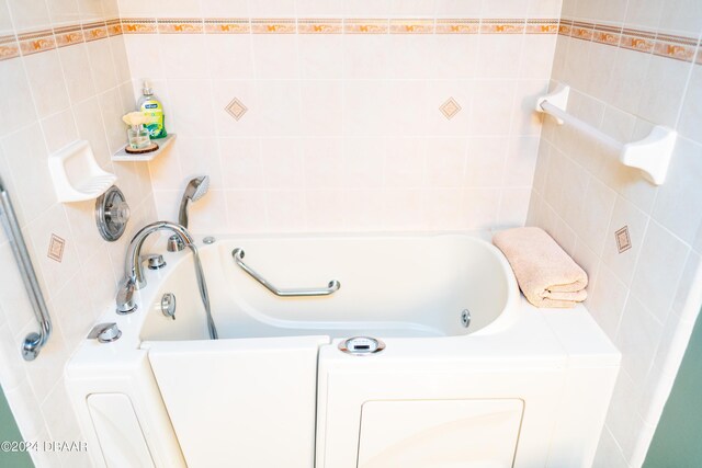 laundry area featuring a textured ceiling and washer and clothes dryer