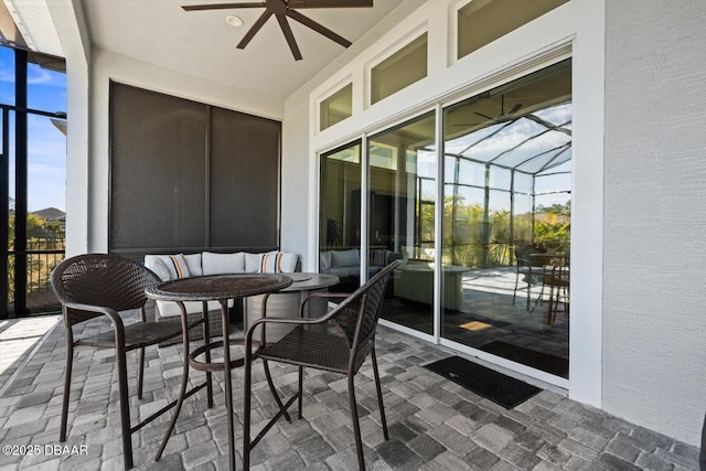 sunroom with ceiling fan