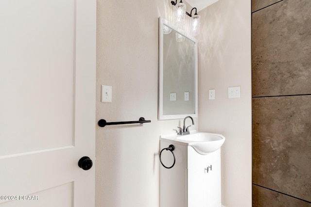 13 Highridge Rd, Daytona Beach, FL 32117 - bathroom featuring vanity
