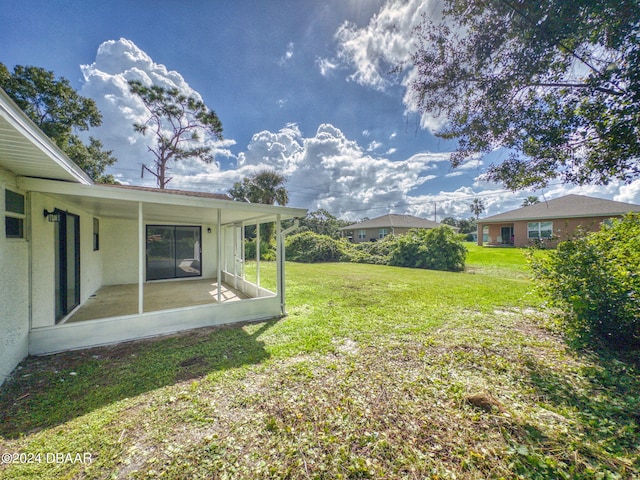 view of yard featuring a patio area