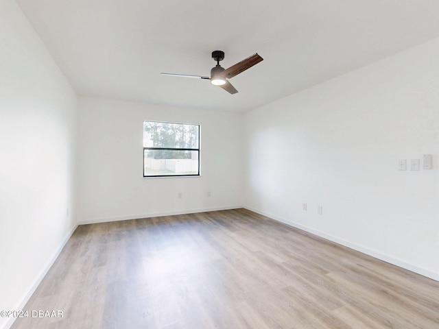 unfurnished room featuring light hardwood / wood-style floors and ceiling fan