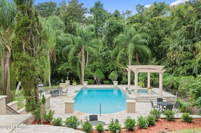 view of pool featuring an in ground hot tub, a pergola, and a patio area