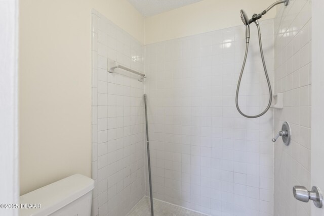 1518 Franklin Cir, Holly Hill, FL 32117 - full bathroom with toilet and tiled shower