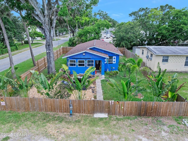 600 Holmes Ave, Daytona Beach, FL 32114 - view of front facade featuring a fenced front yard