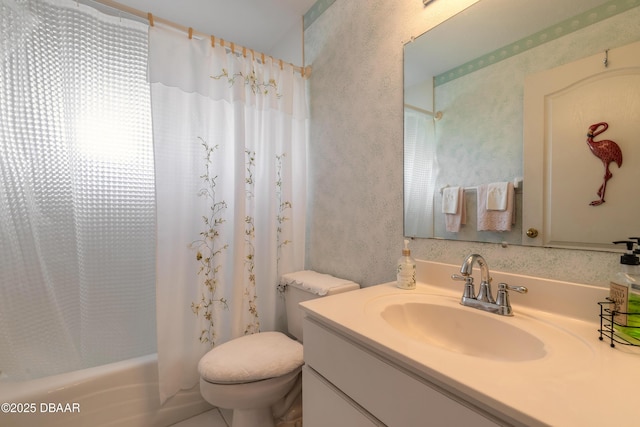 full bathroom featuring shower / tub combo with curtain, vanity, and toilet