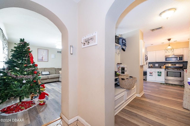 corridor with light hardwood / wood-style floors