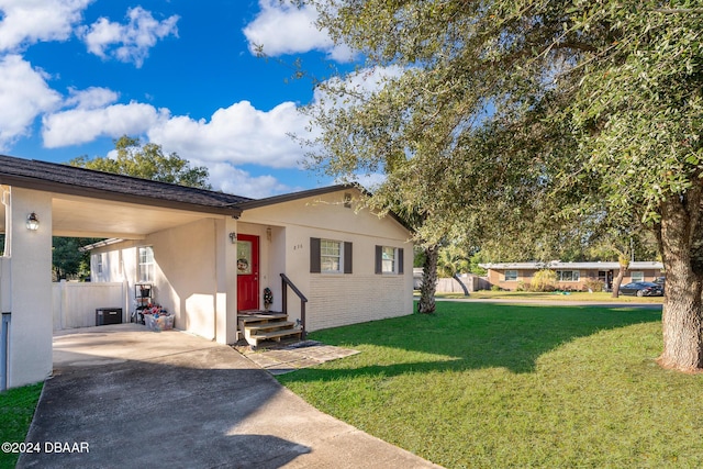 view of front of house featuring a front yard and a carport