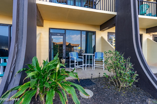 entrance to property featuring a patio