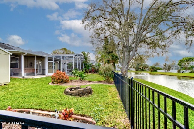 view of yard featuring a water view