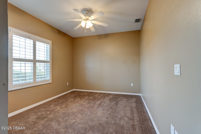 carpeted empty room featuring ceiling fan