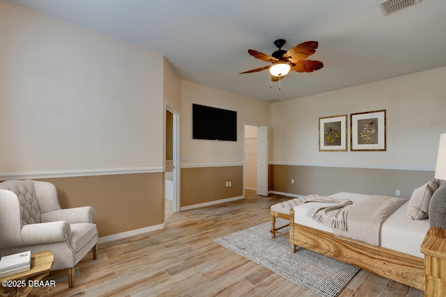 living room featuring light hardwood / wood-style floors and ceiling fan