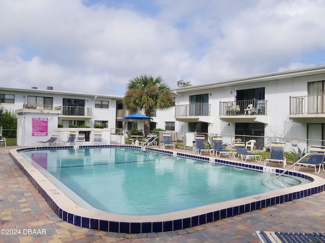 view of swimming pool