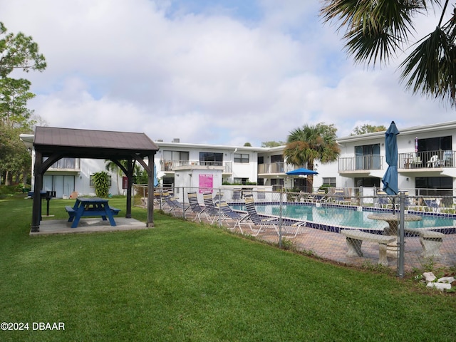 view of swimming pool with a lawn