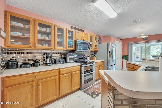 316 Dahoon Holly Dr, Daytona Beach, FL 32117 - kitchen with stainless steel appliances, a textured ceiling, a sink, tasteful backsplash, and light countertops