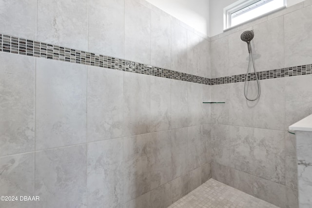 bathroom featuring tiled shower