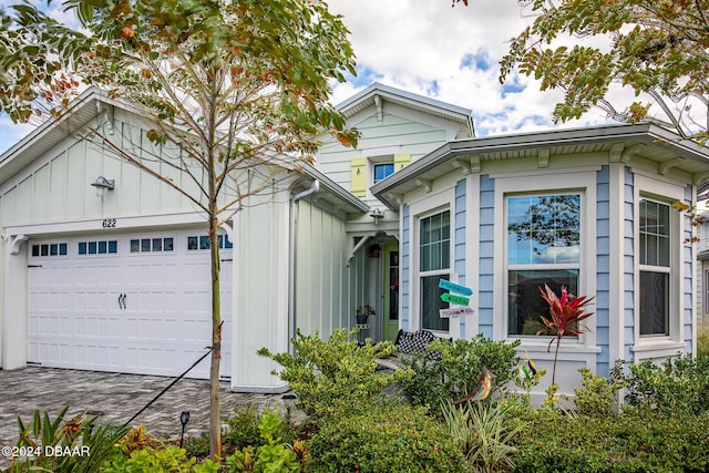 view of front of property featuring a garage