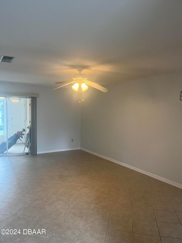 unfurnished room featuring light tile patterned floors and ceiling fan