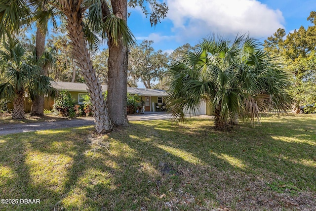 view of yard featuring a carport