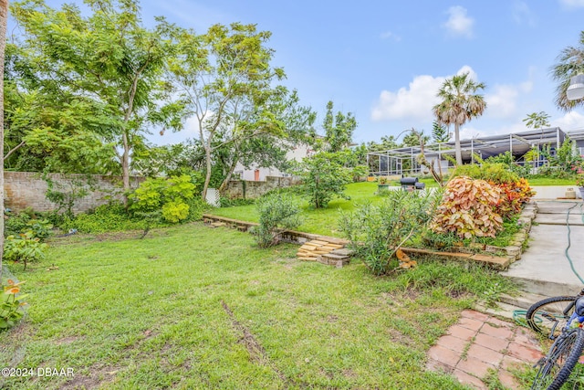 view of yard featuring a lanai