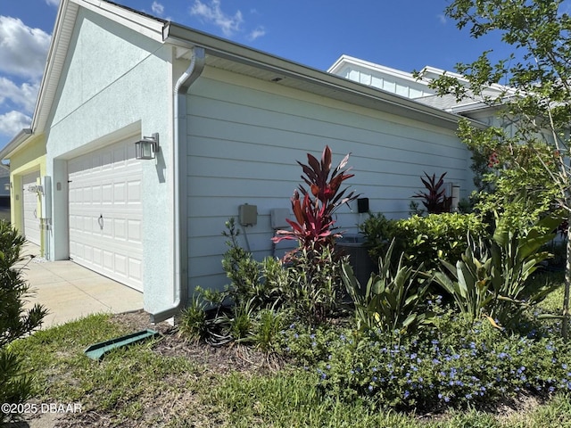 168 Ocean Hammock Loop, Daytona Beach, FL 32124 - garage featuring driveway