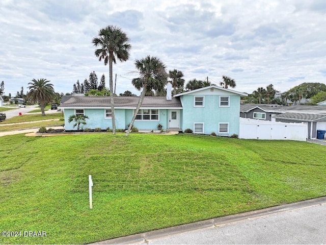 tri-level home featuring a front lawn