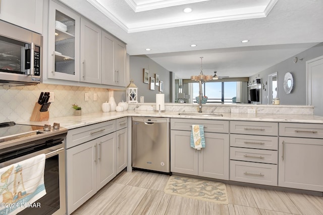 kitchen with stainless steel appliances, a textured ceiling, sink, and gray cabinetry