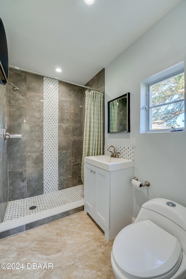 bathroom featuring a shower with curtain, vanity, and toilet