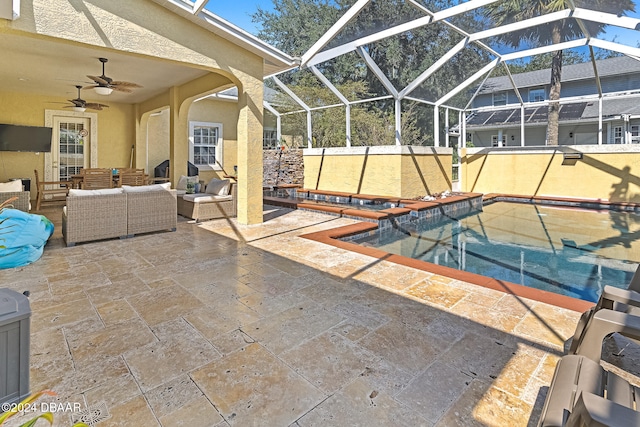 view of patio / terrace featuring an outdoor hangout area, a swimming pool with hot tub, a lanai, and ceiling fan