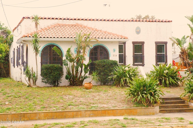 view of mediterranean / spanish-style home