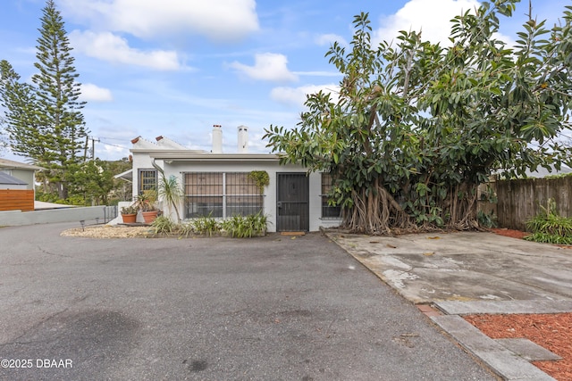 view of front of home with fence and stucco siding