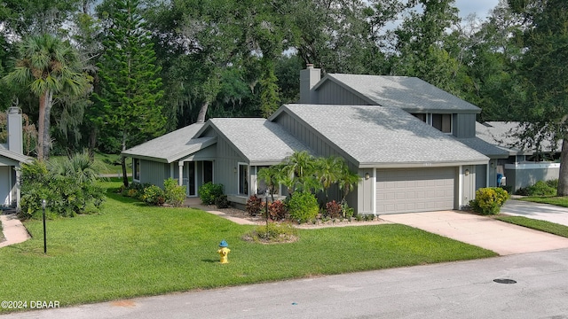 view of front of property with a front yard