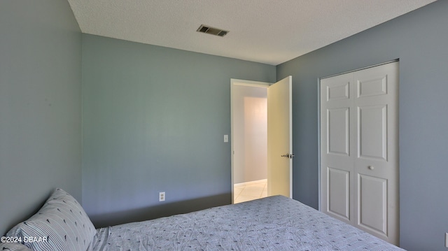 unfurnished bedroom with a textured ceiling