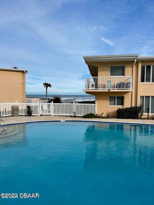 view of swimming pool