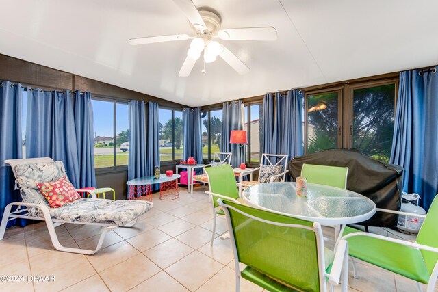 sunroom / solarium featuring lofted ceiling and ceiling fan