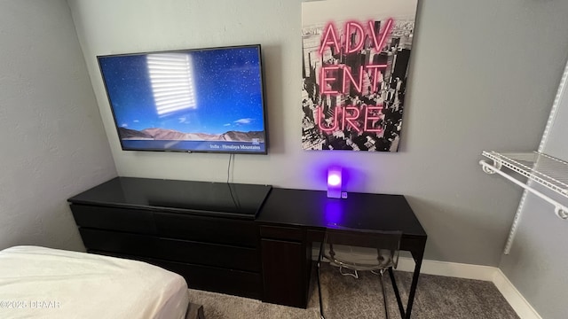 bedroom featuring baseboards and carpet