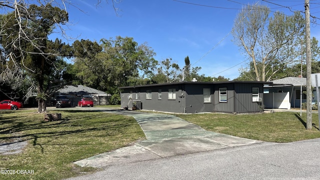 view of front of house with a front lawn