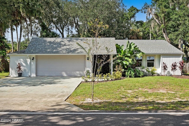 view of front of home featuring a front lawn and a garage