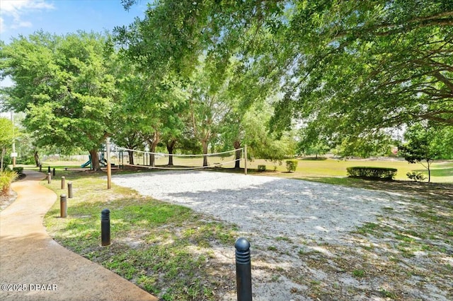 979 Leyburn Dr, Deltona, FL 32725 - surrounding community featuring volleyball court