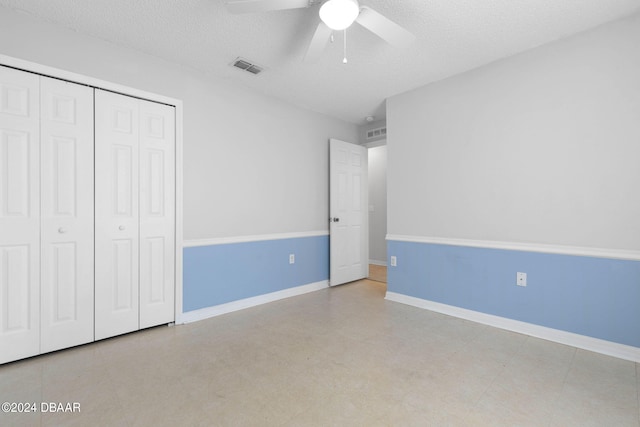 unfurnished bedroom featuring a closet, a textured ceiling, and ceiling fan