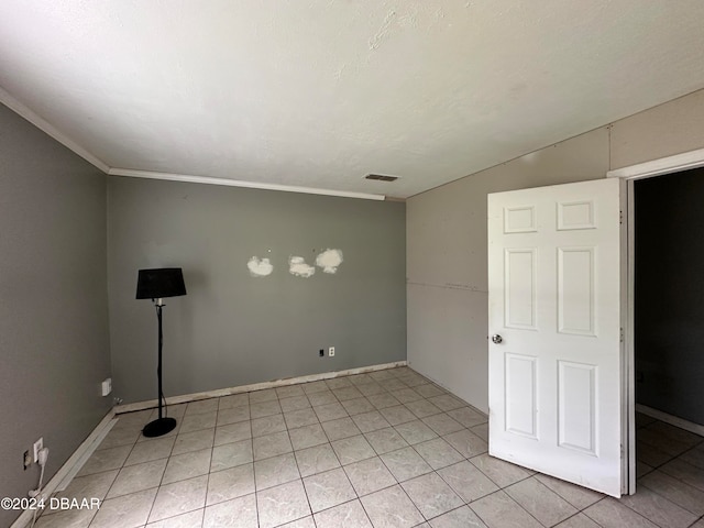 424 Stone Island Rd, Deltona, FL 32725 - spare room with vaulted ceiling and ornamental molding