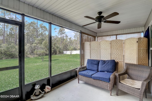 sunroom / solarium with ceiling fan