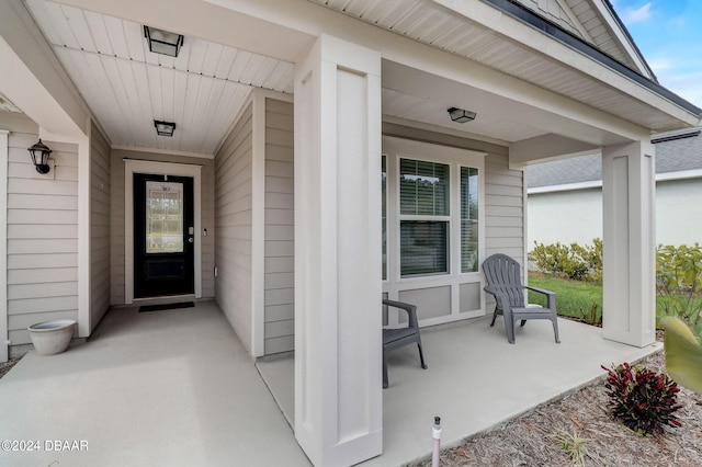 property entrance featuring a porch