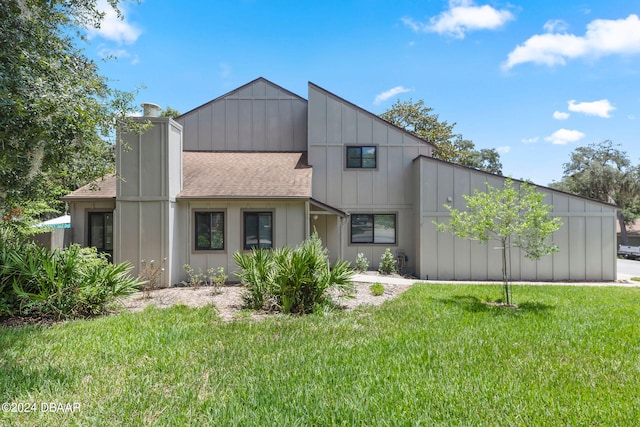 view of front of property with a front lawn