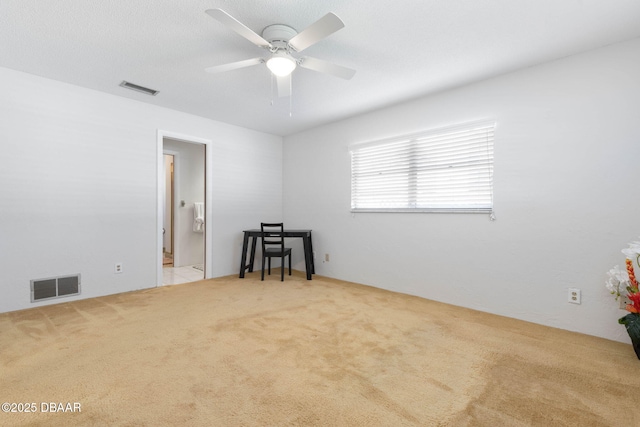 unfurnished room with light carpet and ceiling fan