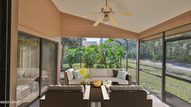 sunroom / solarium featuring an outdoor hangout area and a ceiling fan