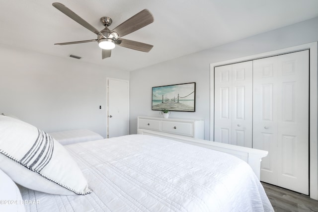 bedroom with hardwood / wood-style floors, ceiling fan, and a closet