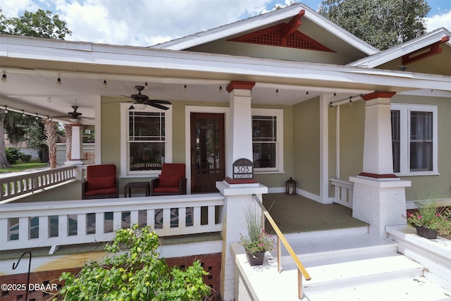 entrance to property featuring stucco siding, a porch, and a ceiling fan