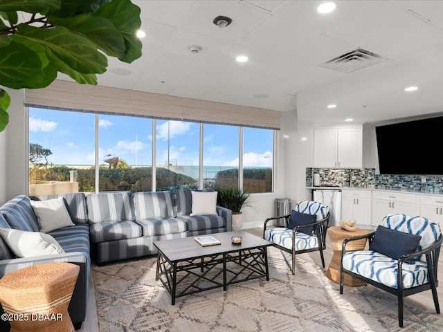 living room featuring visible vents, recessed lighting, and a healthy amount of sunlight